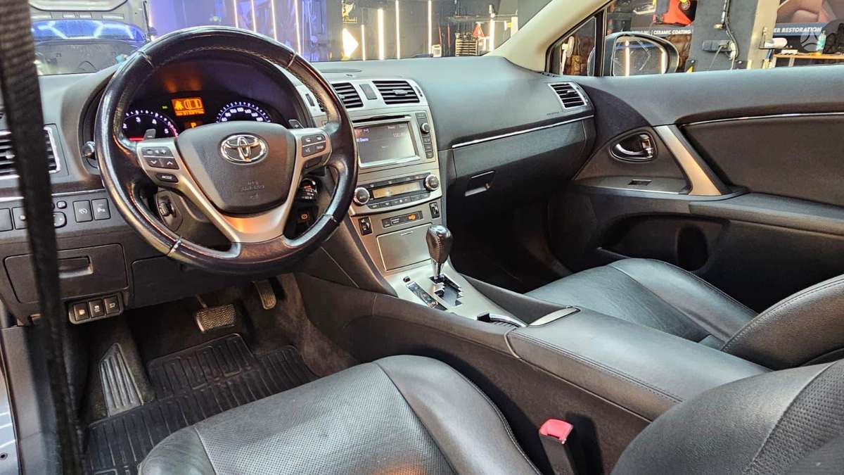 Toyota Avensis 2013 — photo 12