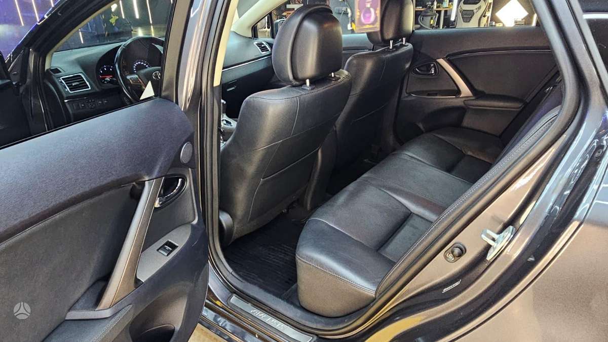 Toyota Avensis 2013 — photo 14