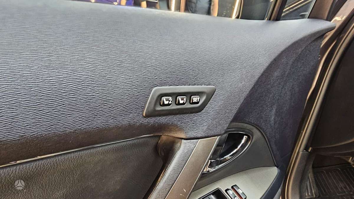 Toyota Avensis 2013 — photo 15