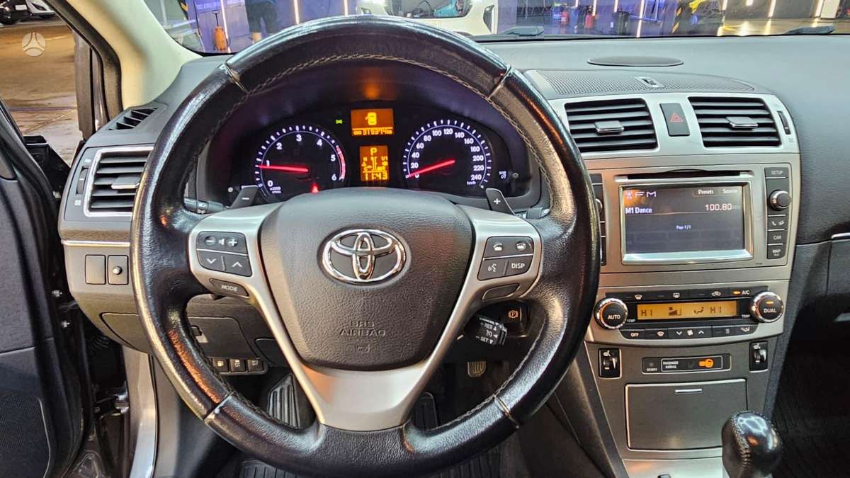 Toyota Avensis 2013 — photo 16