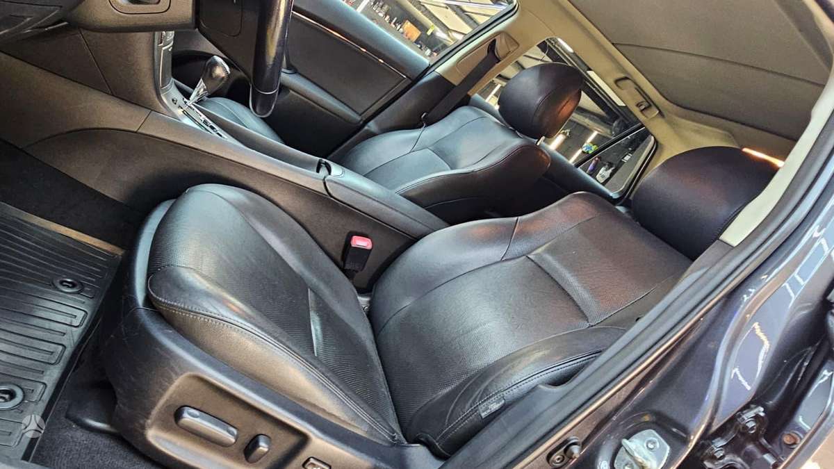 Toyota Avensis 2013 — photo 17