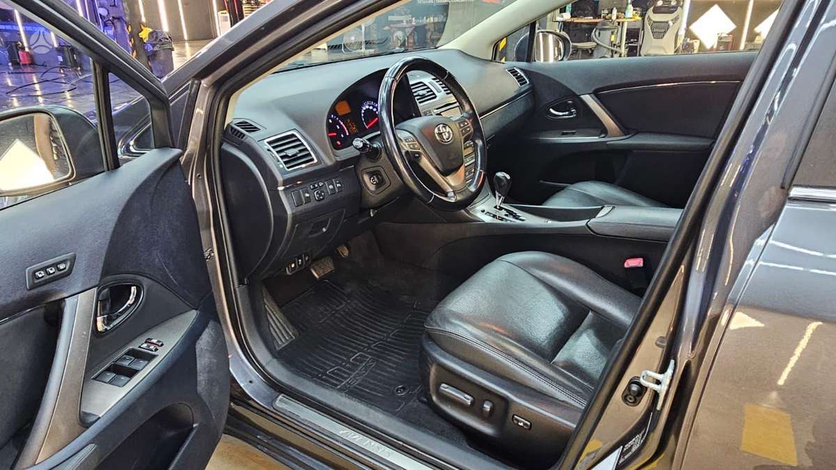 Toyota Avensis 2013 — photo 19
