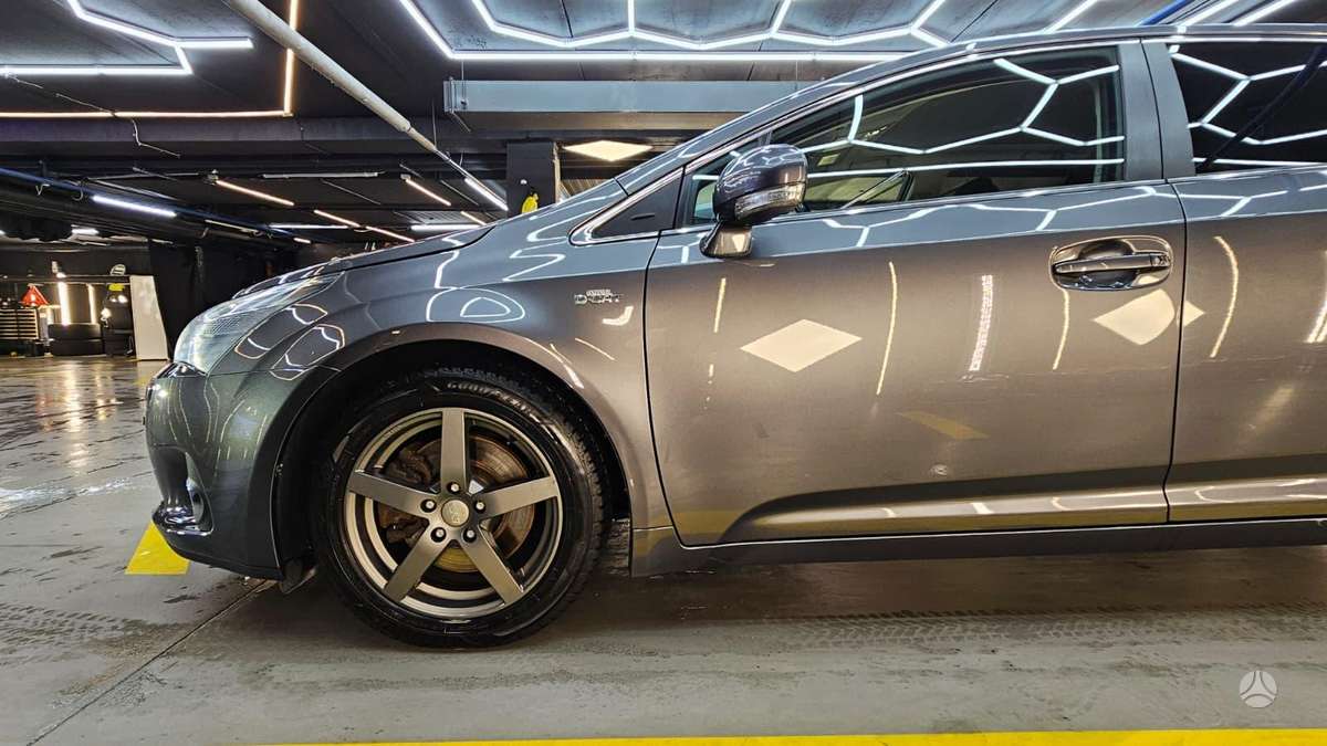 Toyota Avensis 2013 — photo 21