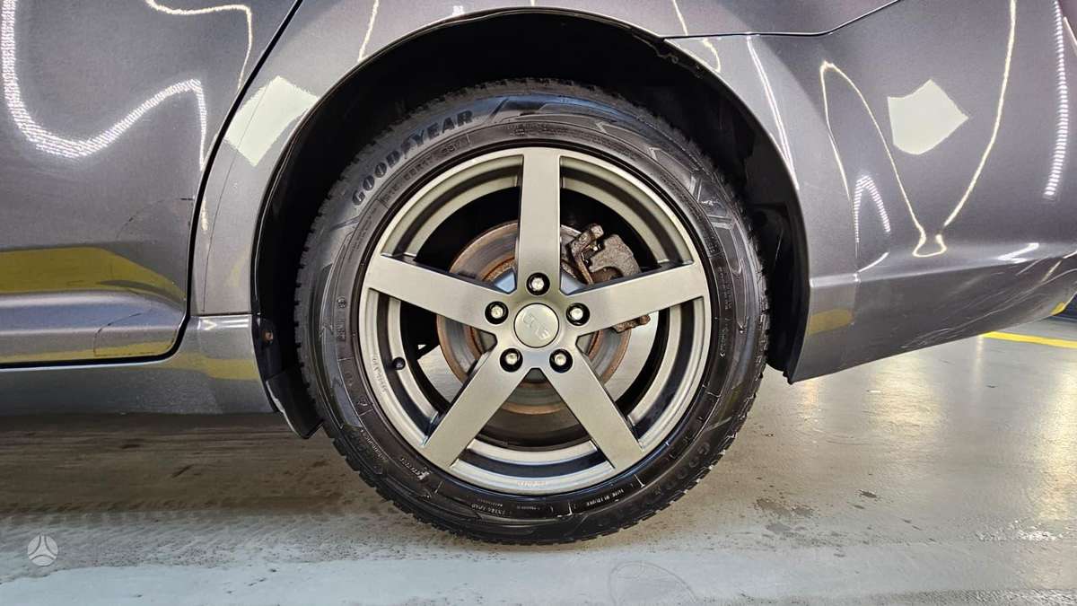Toyota Avensis 2013 — photo 22