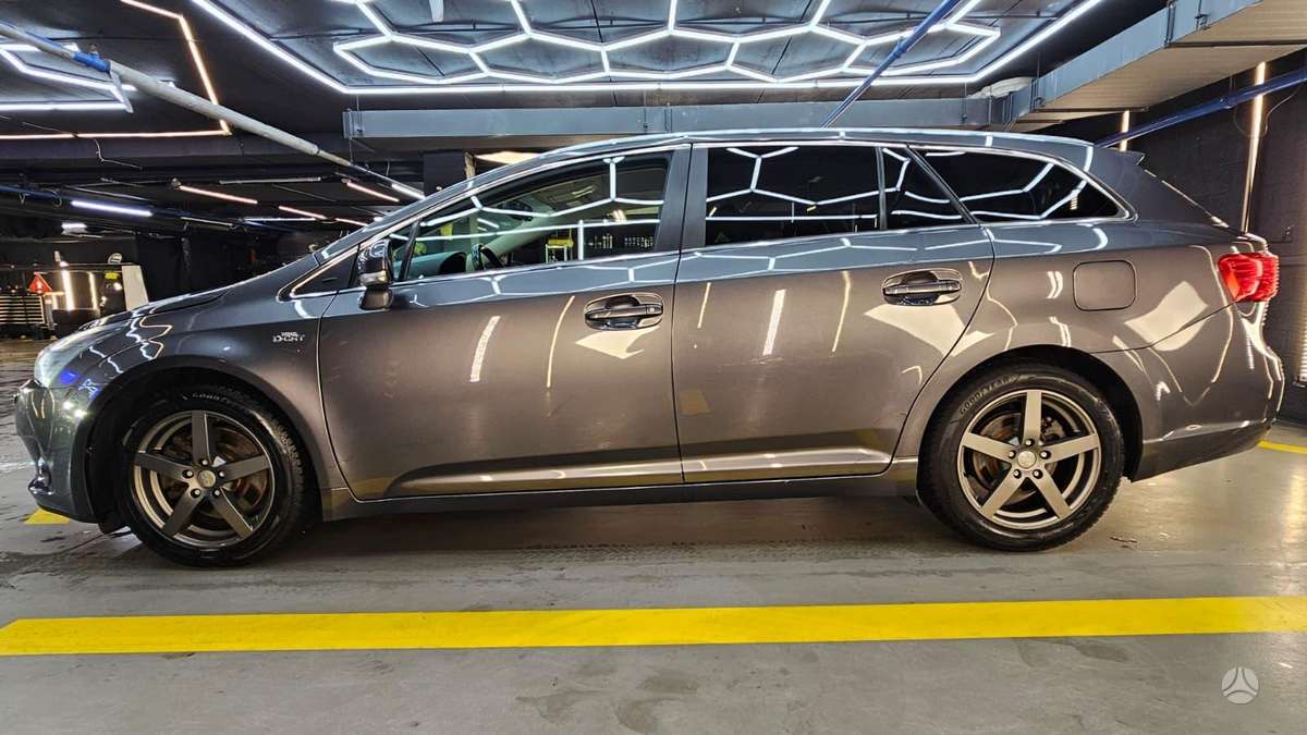 Toyota Avensis 2013 — photo 24
