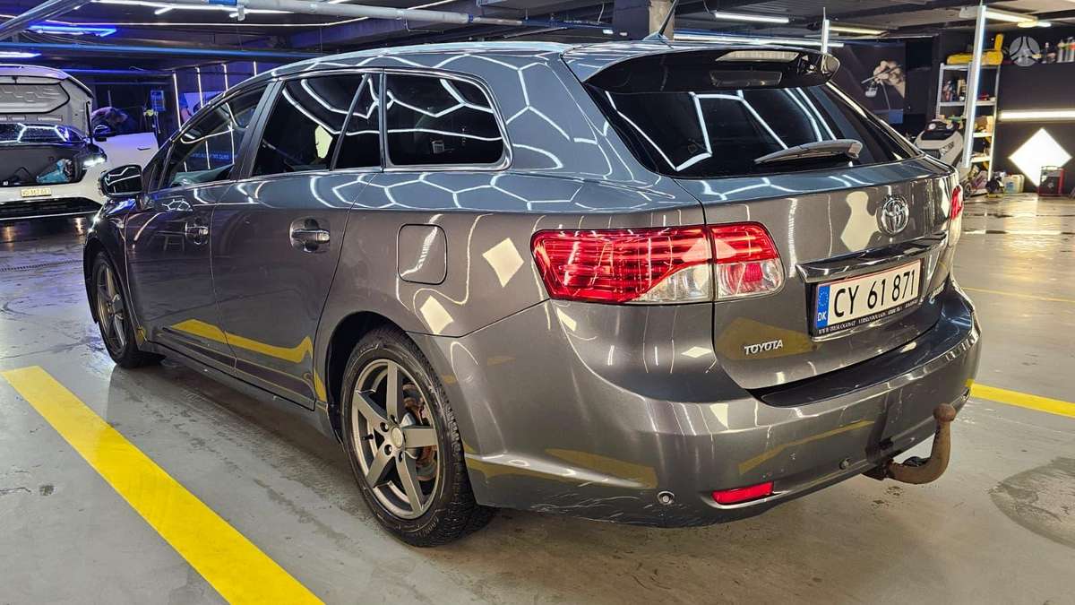 Toyota Avensis 2013 — photo 26