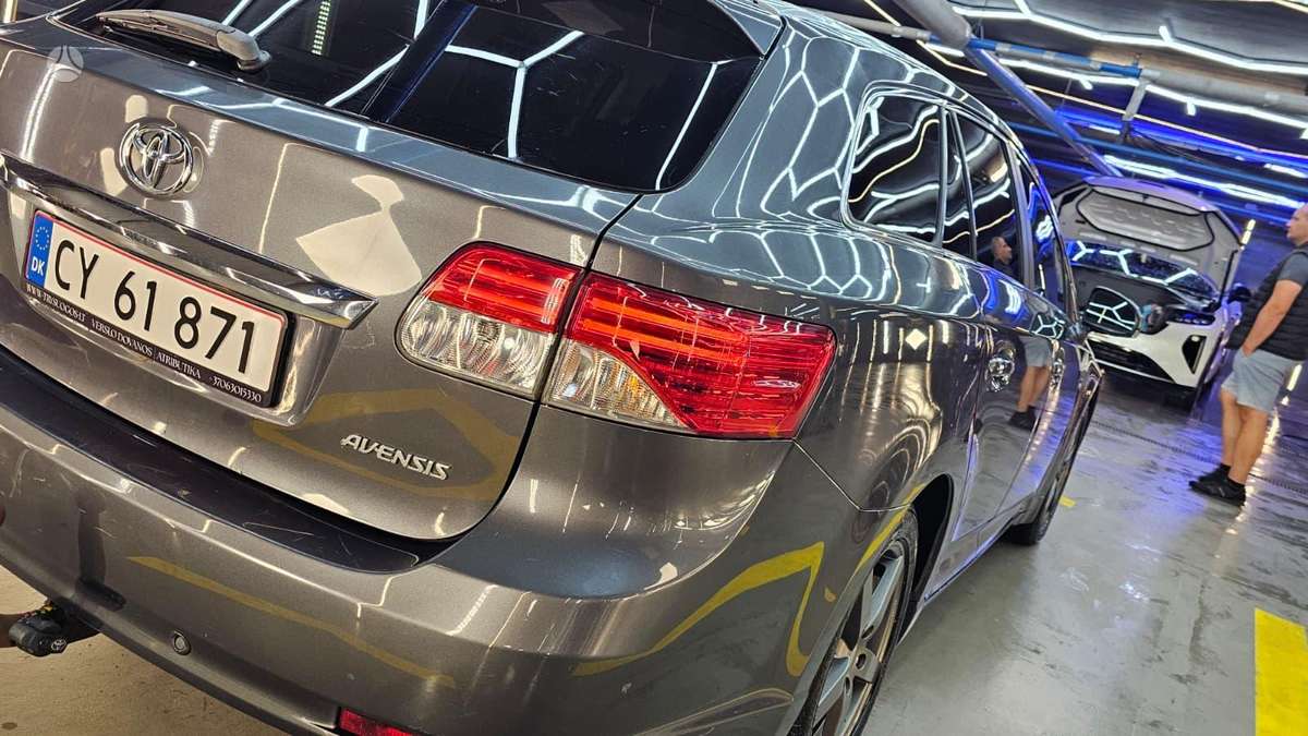 Toyota Avensis 2013 — photo 28