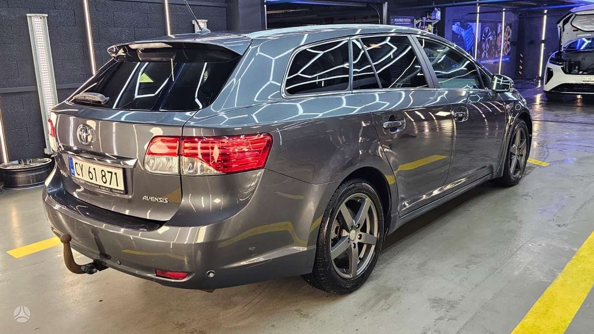 Toyota Avensis 2013 — photo 29