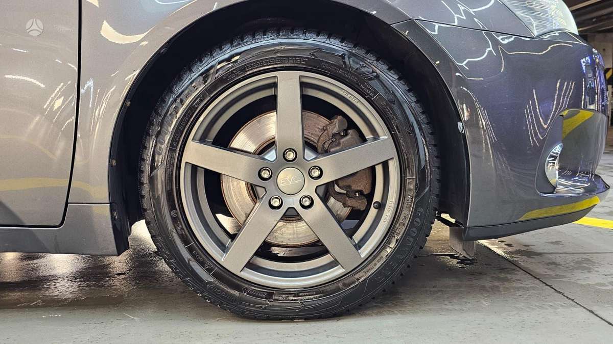 Toyota Avensis 2013 — photo 32