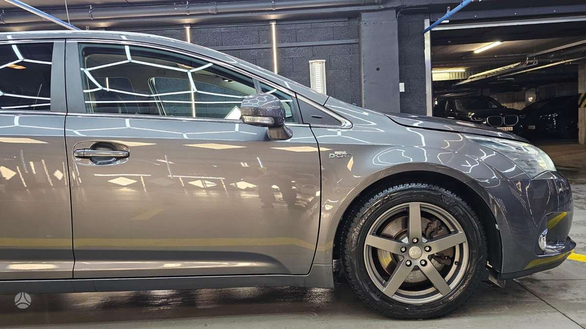 Toyota Avensis 2013 — photo 33