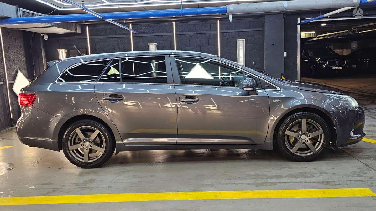 Toyota Avensis 2013 — photo 34