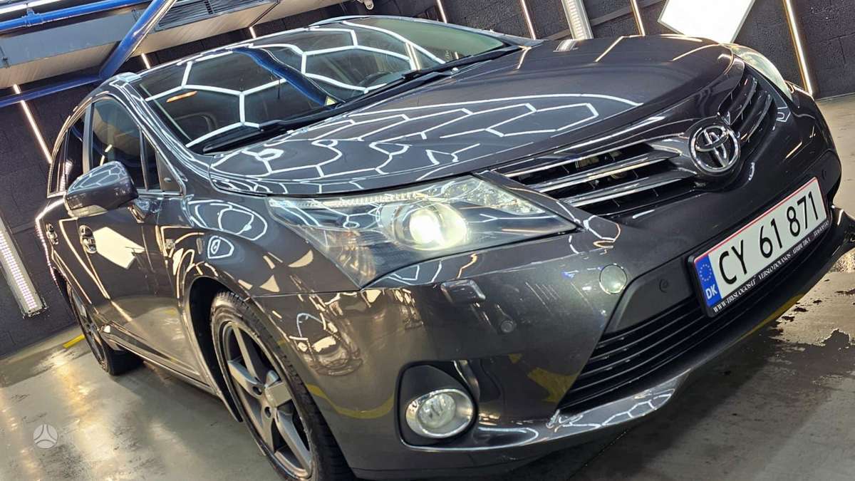 Toyota Avensis 2013 — photo 35