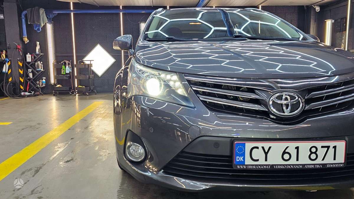 Toyota Avensis 2013 — photo 36