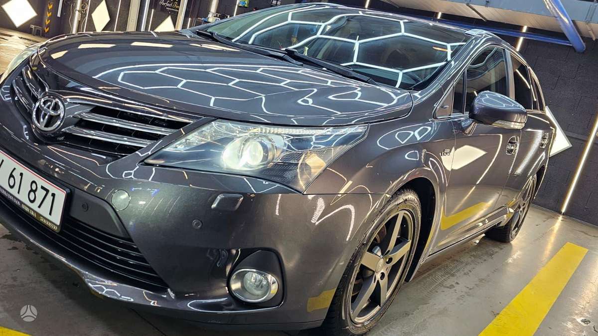 Toyota Avensis 2013 — photo 38