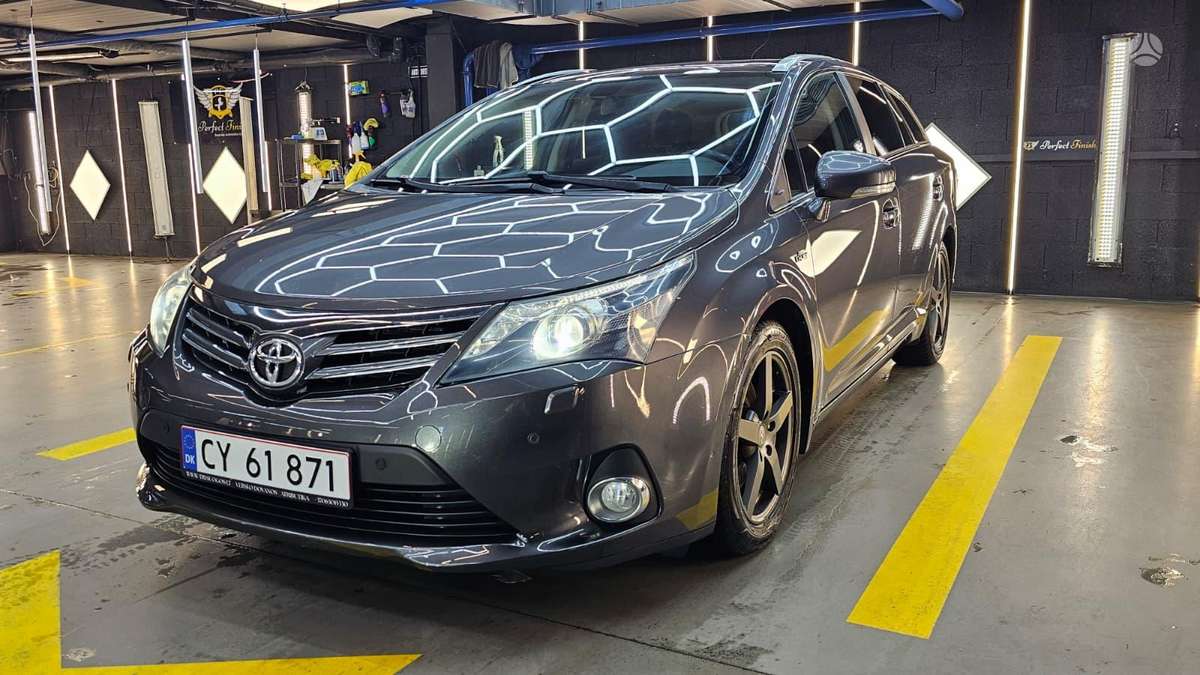 Toyota Avensis 2013 — photo 39