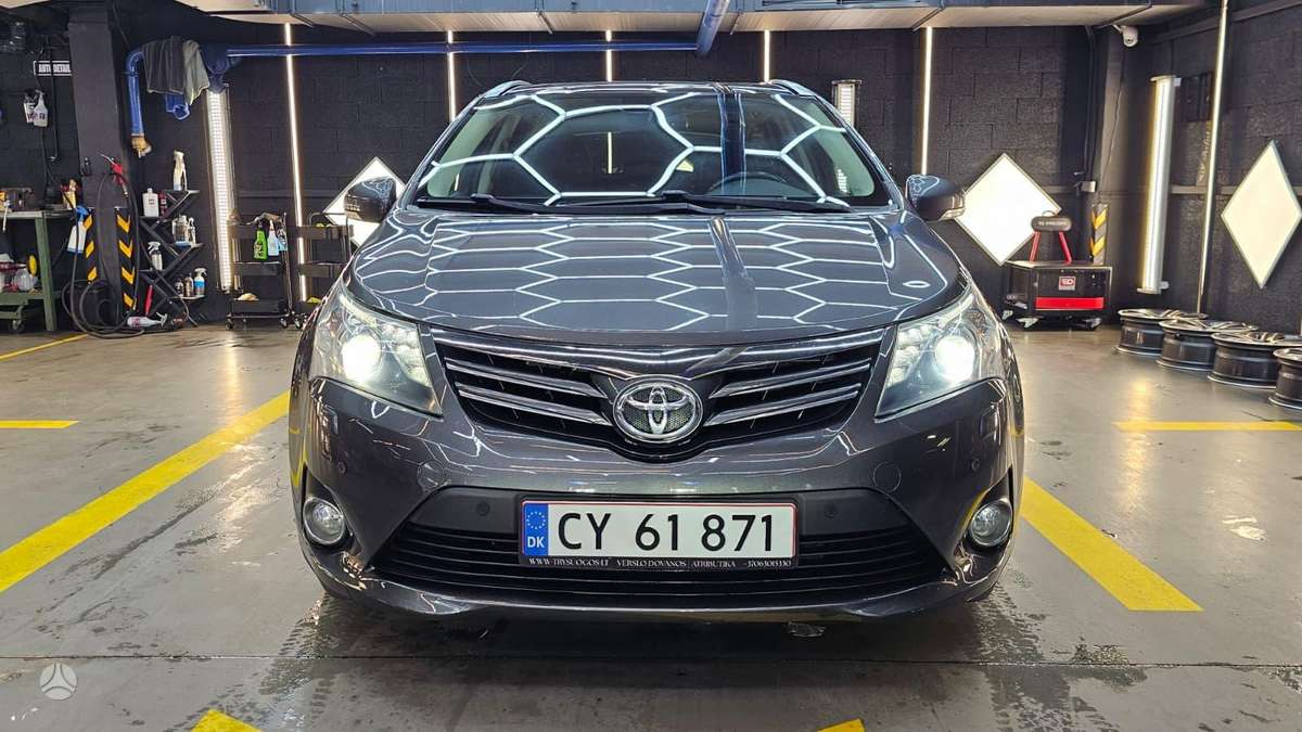 Toyota Avensis 2013 — photo 40