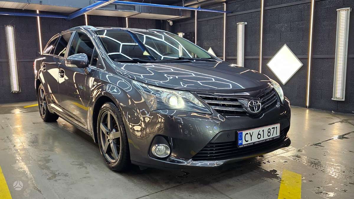 Toyota Avensis 2013 — photo 41