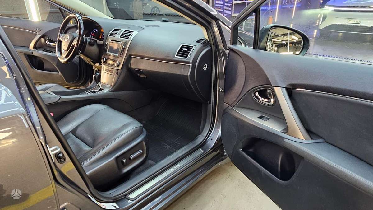 Toyota Avensis 2013 — photo 6