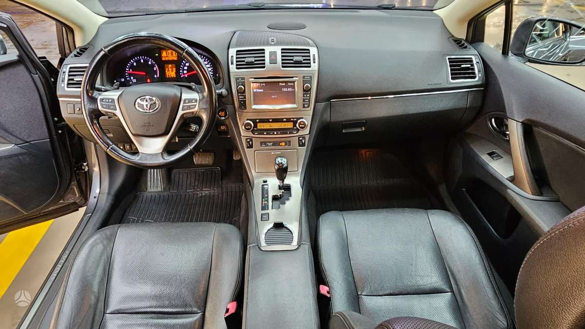 Toyota Avensis 2013 — photo 7