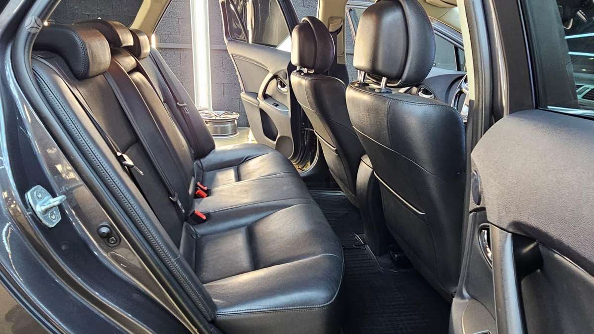 Toyota Avensis 2013 — photo 9