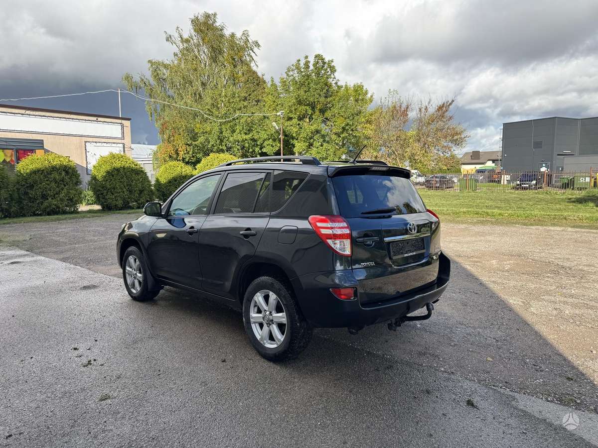 Toyota RAV4 2012 — двигун 2231 cm³, 150 HP (110kW)