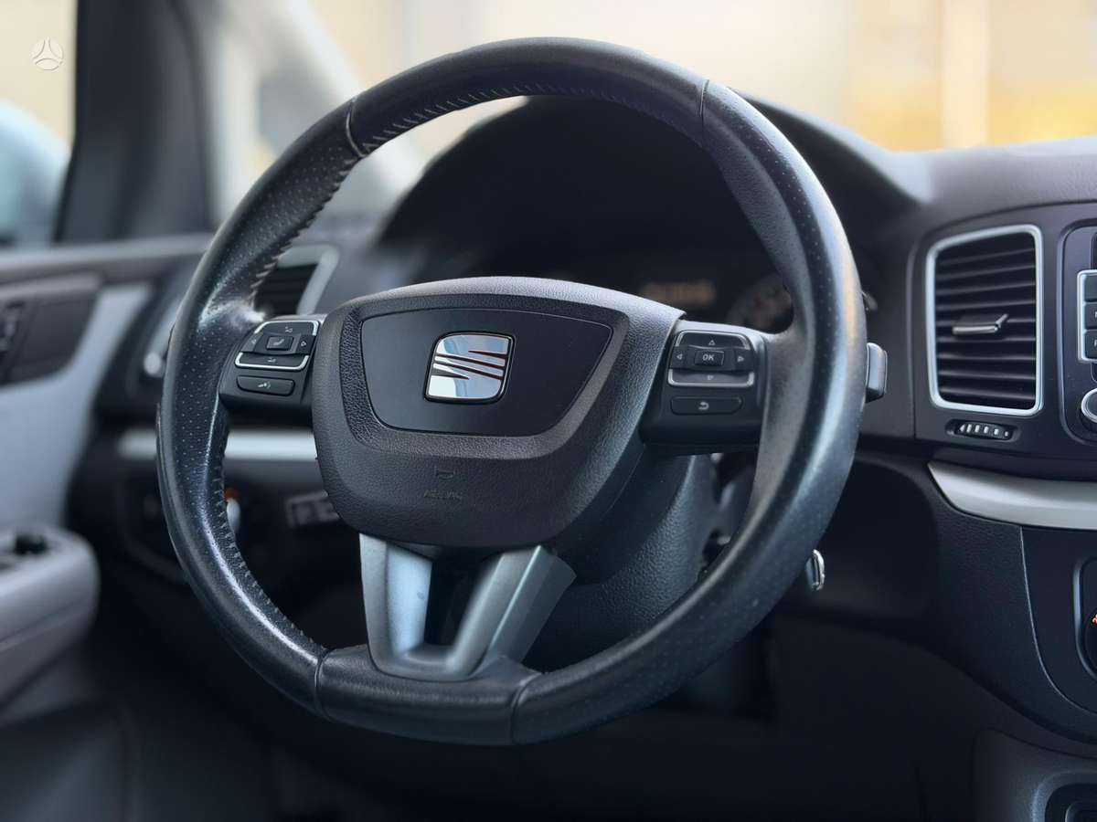 Seat Alhambra 2011 — photo 10