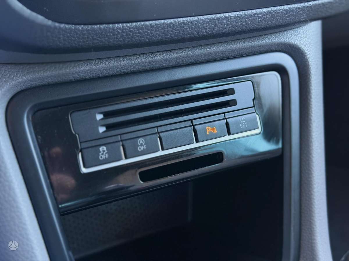 Seat Alhambra 2011 — photo 17