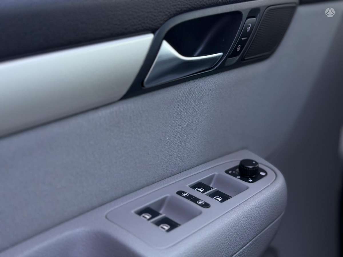Seat Alhambra 2011 — photo 20