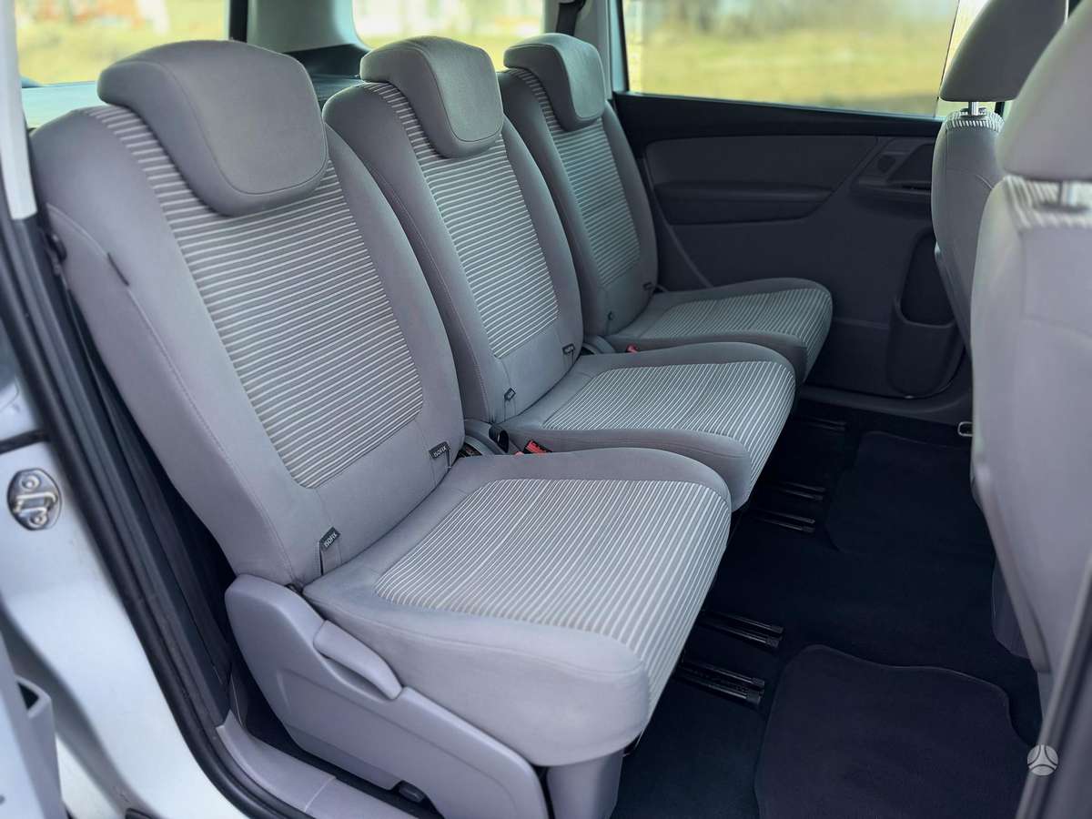 Seat Alhambra 2011 — photo 21