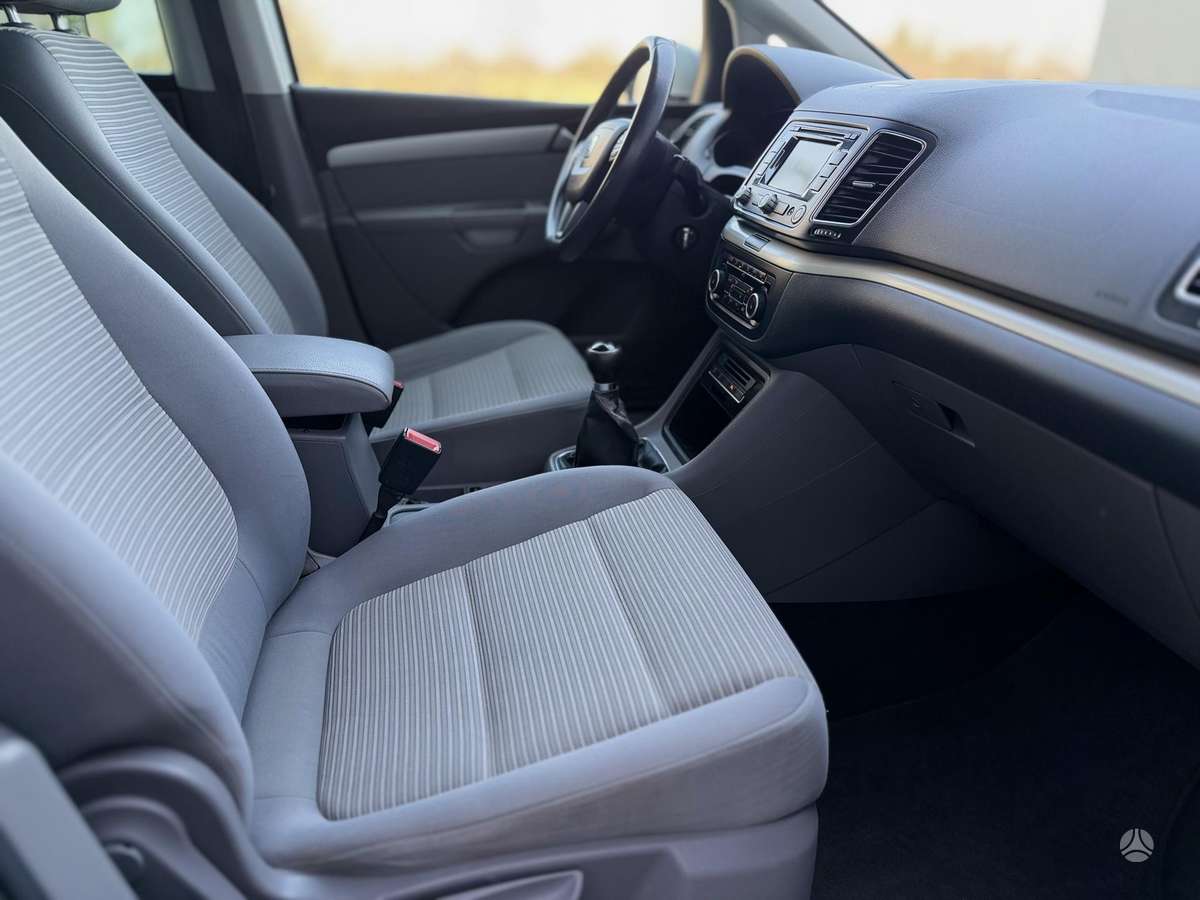 Seat Alhambra 2011 — photo 22