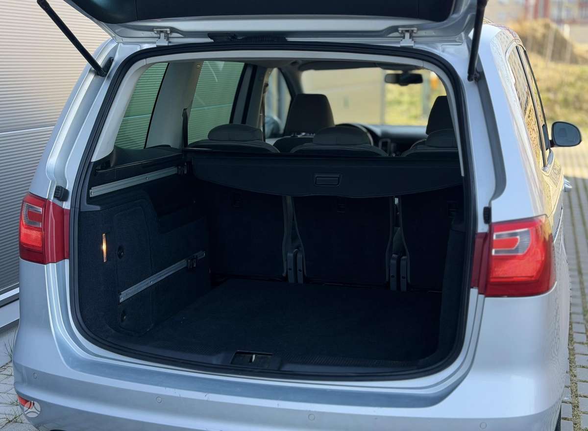 Seat Alhambra 2011 — photo 26
