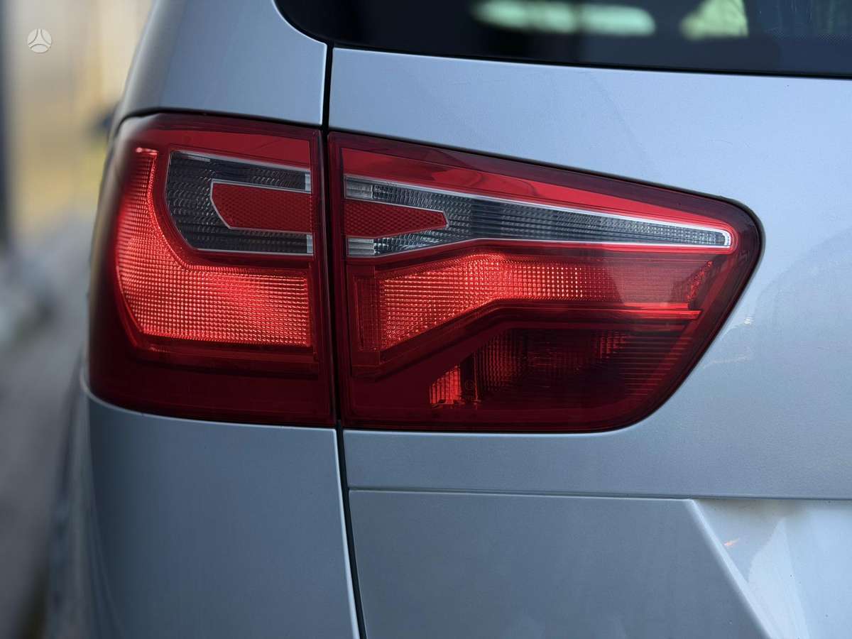 Seat Alhambra 2011 — photo 6