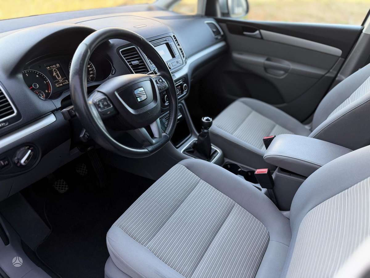 Seat Alhambra 2011 — photo 7