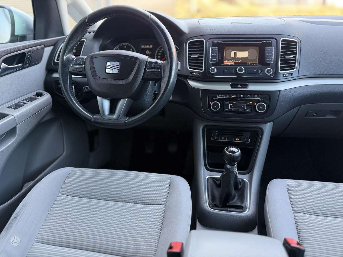 Seat Alhambra 2011 — photo 9