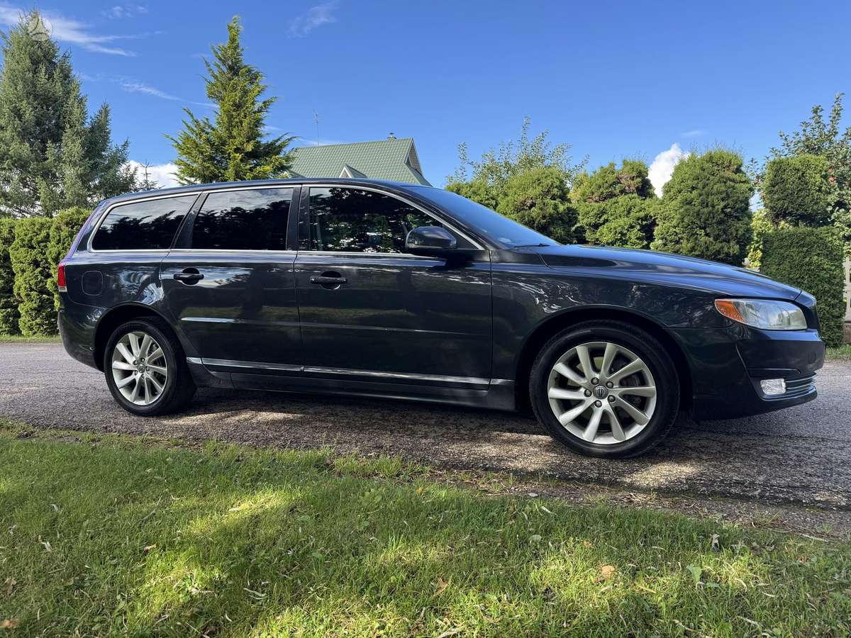 Volvo V70 2013 — вигляд ззаду