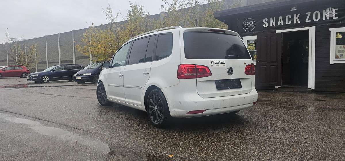 Volkswagen Touran 2015 — engine 1968 cm³, 140 HP (103kW)