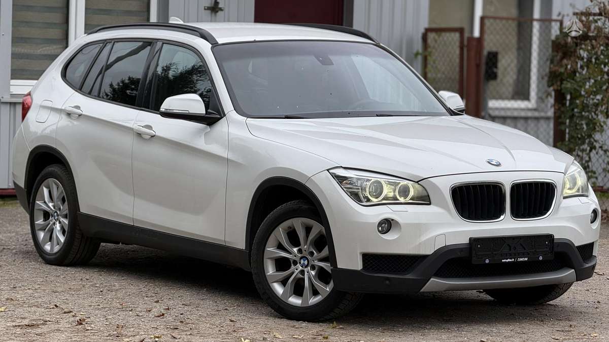 BMW X1 2013 — вигляд ззаду
