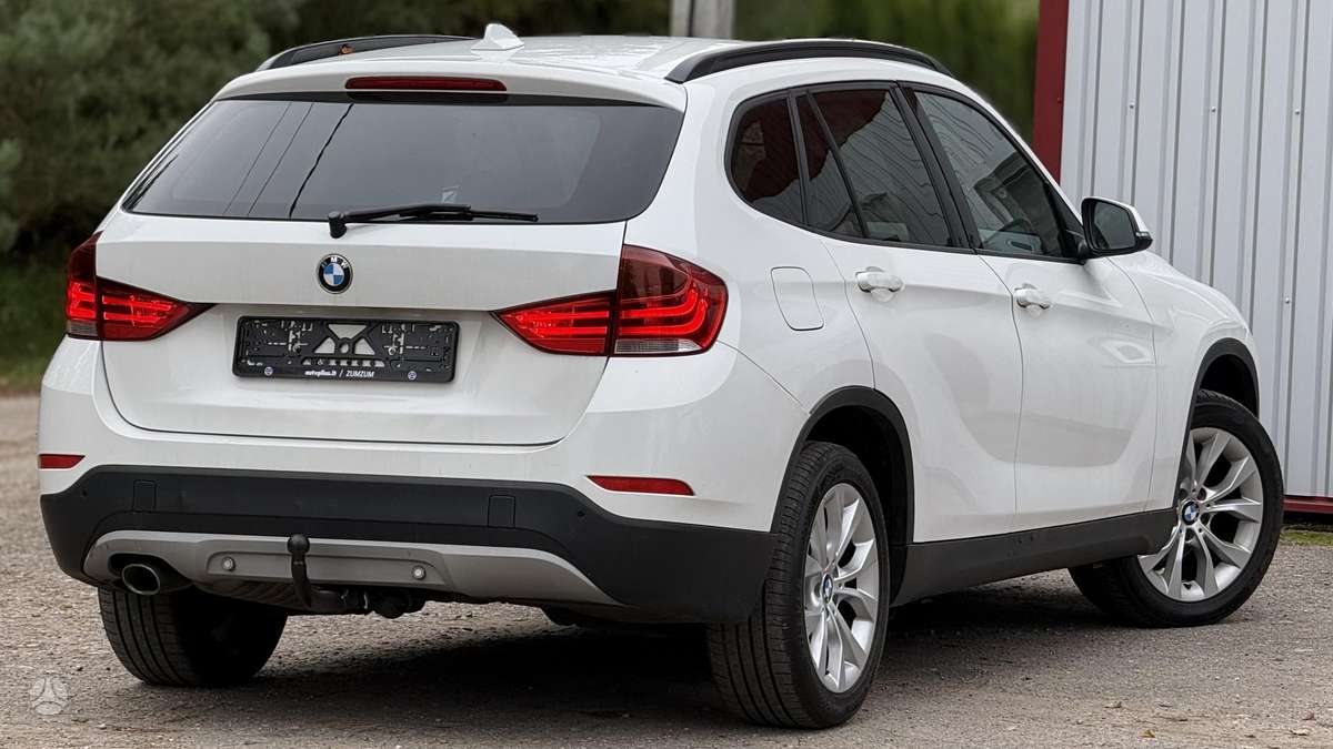BMW X1 2013 — салон