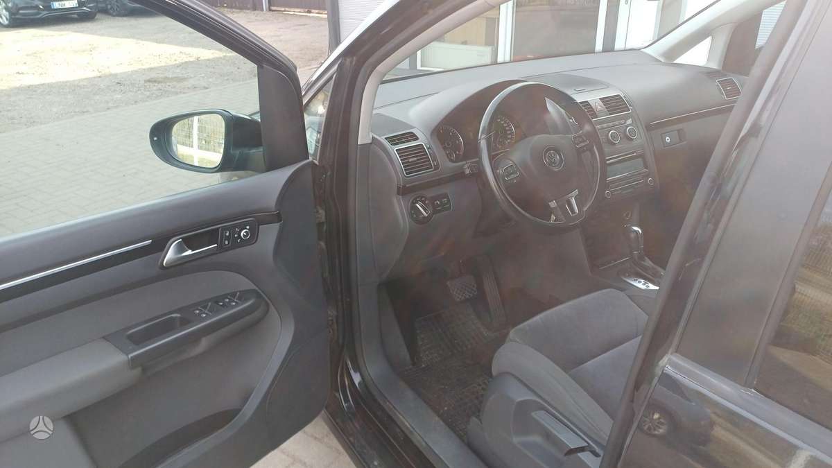 Volkswagen Touran 2013 — photo 12