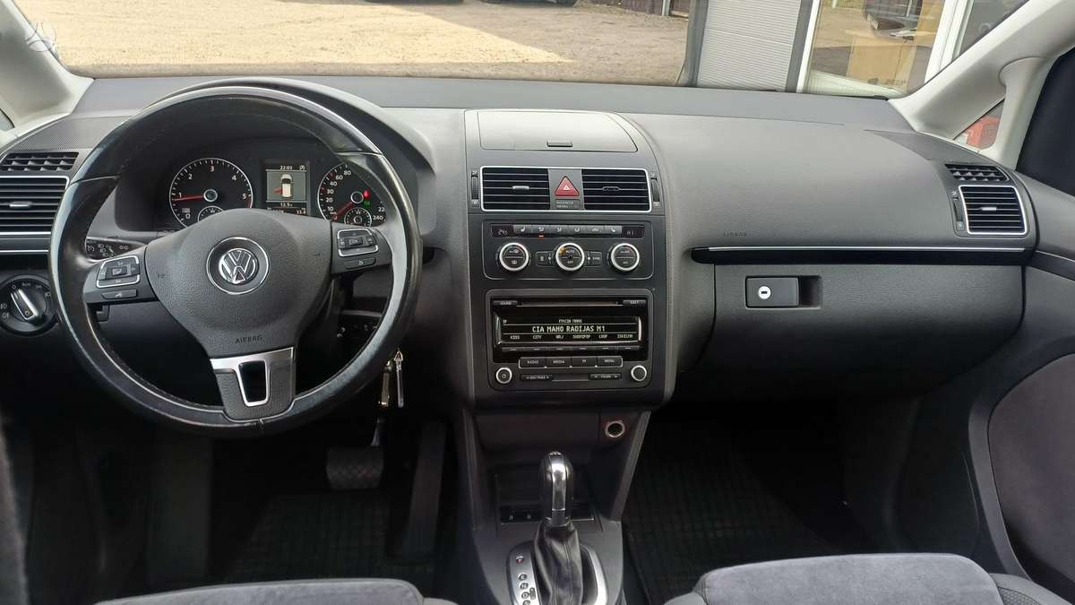 Volkswagen Touran 2013 — photo 14