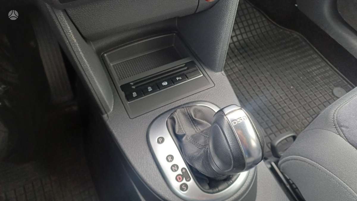 Volkswagen Touran 2013 — photo 16