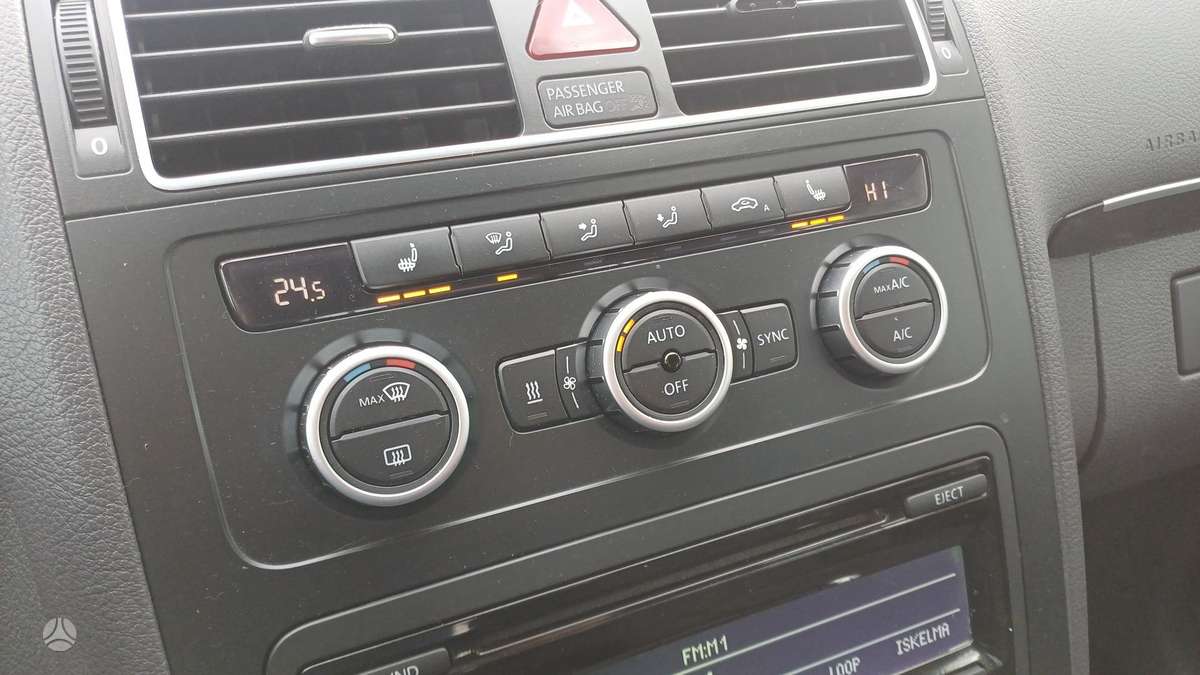 Volkswagen Touran 2013 — photo 18