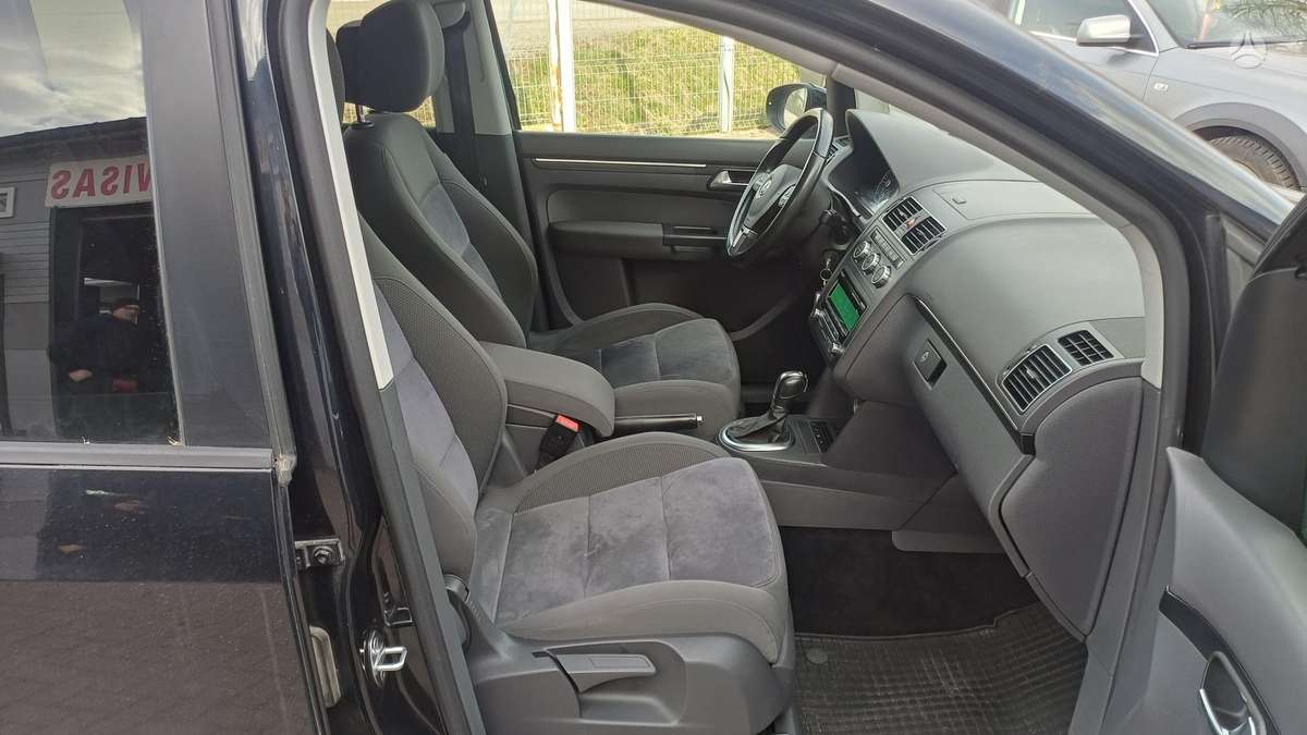 Volkswagen Touran 2013 — photo 9