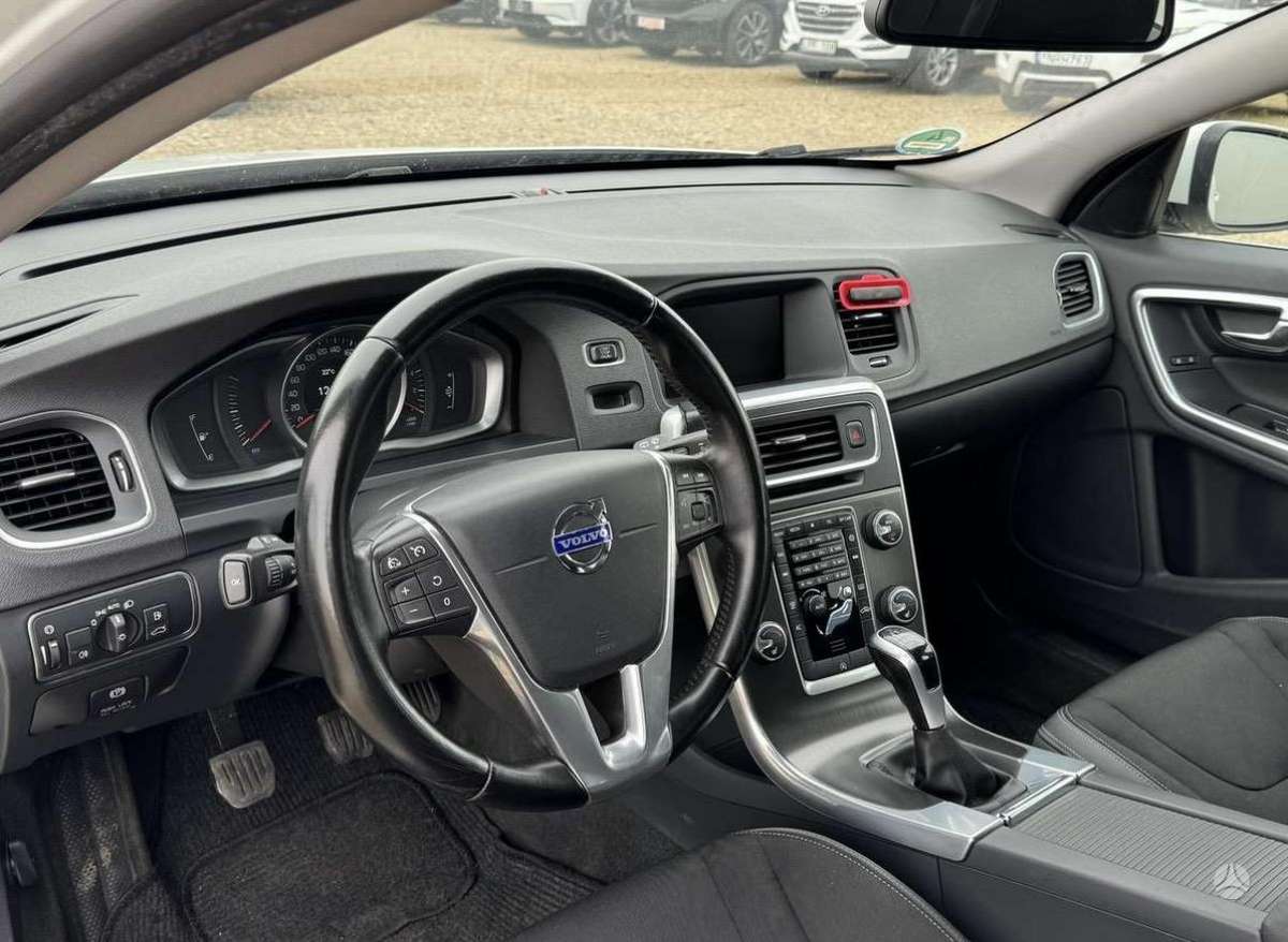 Volvo V60 2014 — photo 11