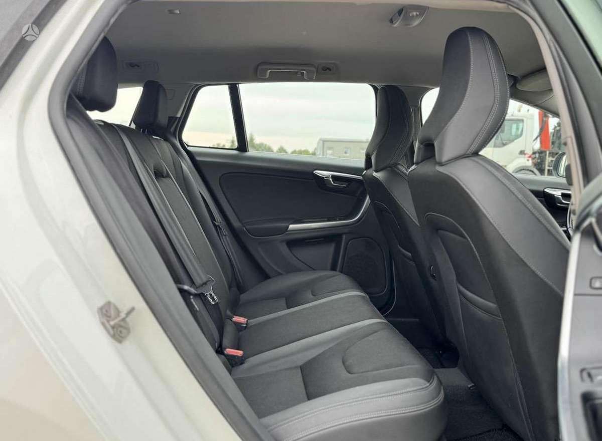 Volvo V60 2014 — photo 14