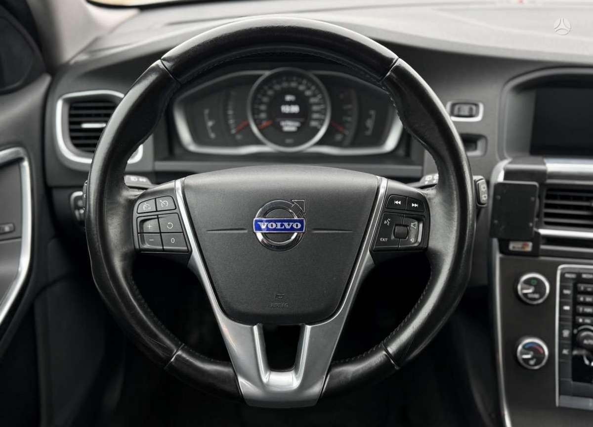 Volvo V60 2014 — photo 17