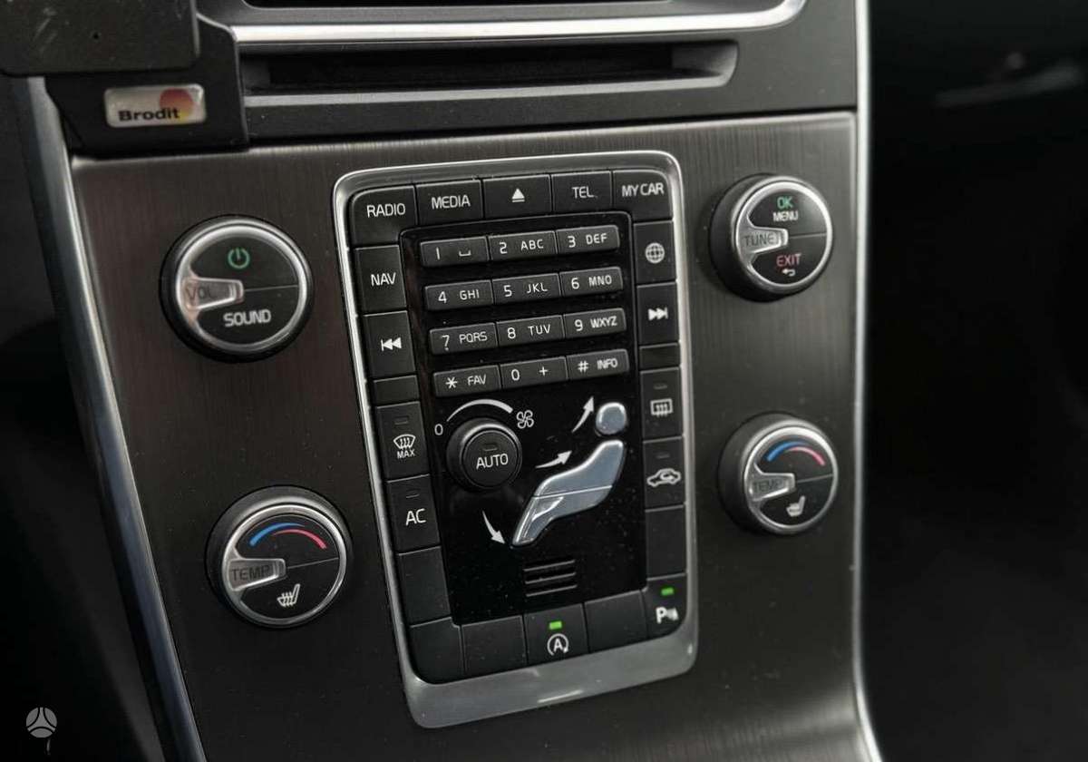 Volvo V60 2014 — photo 21