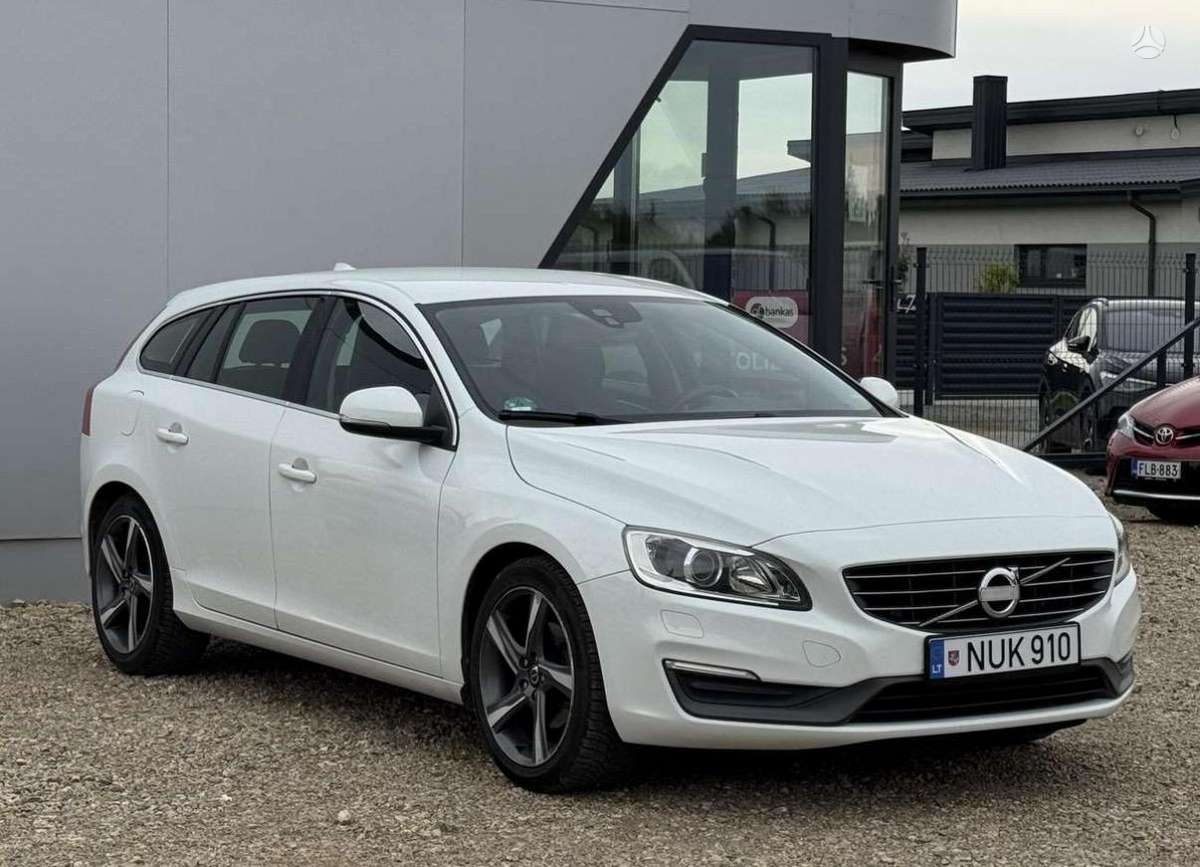 Volvo V60 2014 — interior