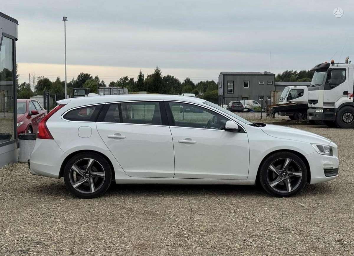 Volvo V60 2014 — engine 1969 cm³, 181 HP (133kW)