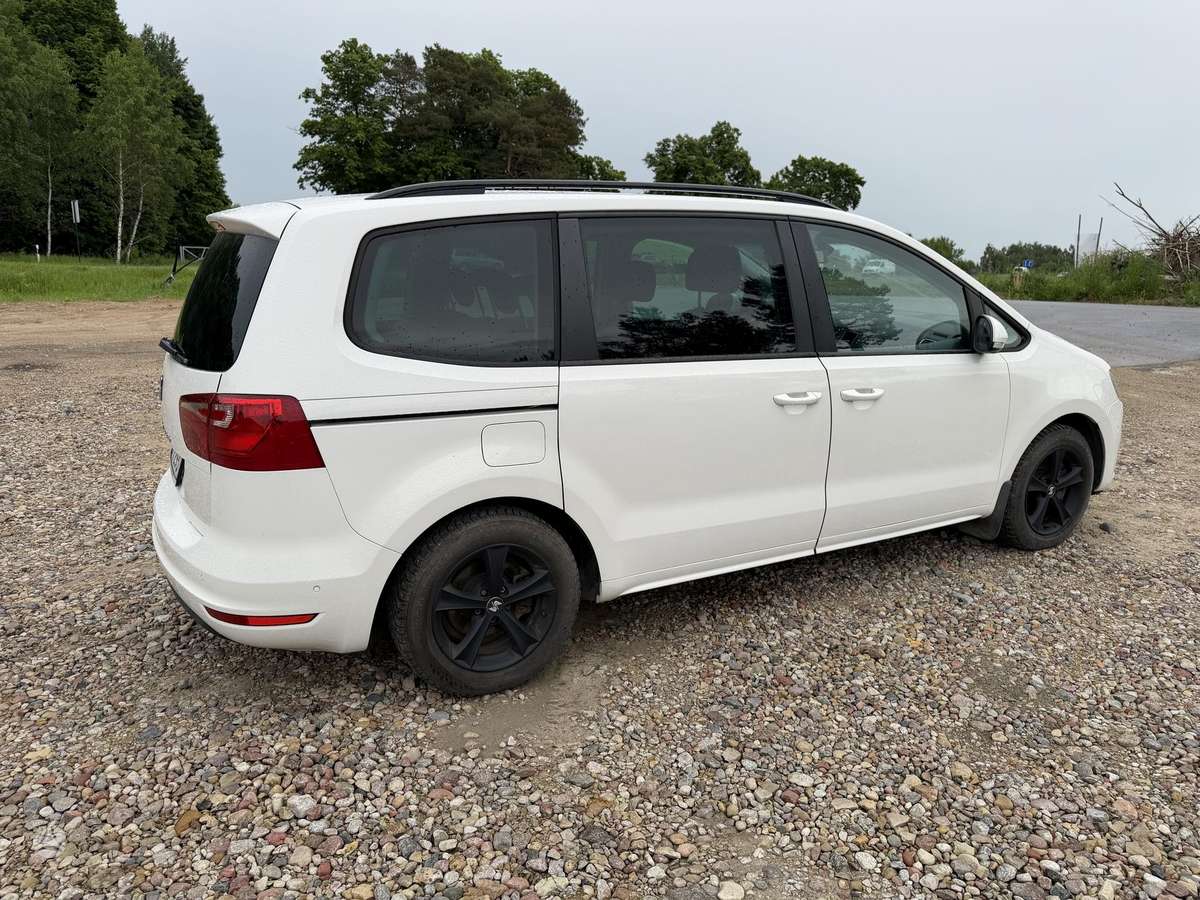 Seat Alhambra 2012 — салон